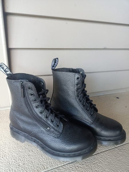 Dr. Martens boots EU3862971969115394112