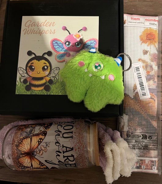 Crochet Bee set for beginners and more Carousel 1