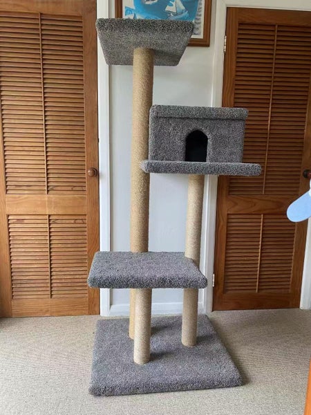 Cat tree Carousel 1