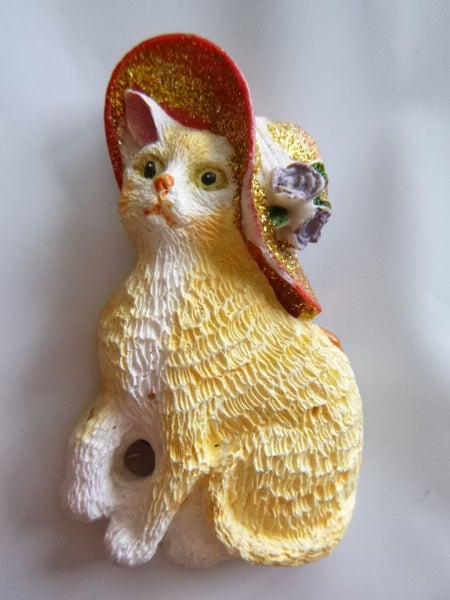Cat With Glitter Hat Resin Fridge Magnet – Size 7cm Carousel 1