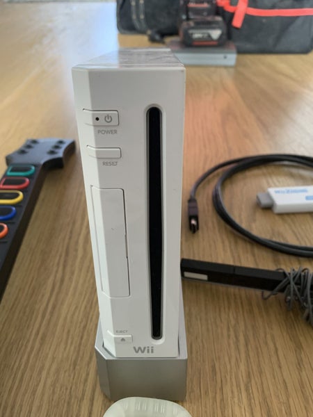 Nintendo Wii GUITAR HERO bundle62863228198658112