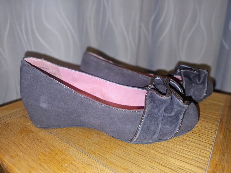 Limited Size 5 women's shoe62864728547970111
