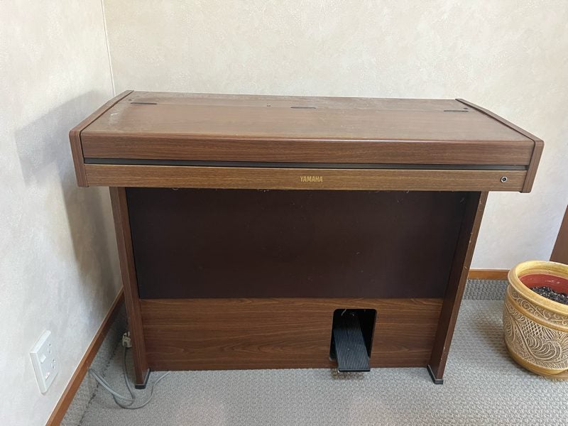 Yamaha CNR-80 Electric Organ/Piano Carousel 1