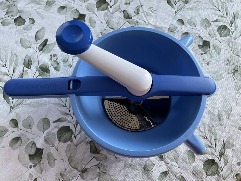 Tupperware Mouli/Food Mill Colander Puree Baby Food Hand Processor Masher Blue62863216064898115