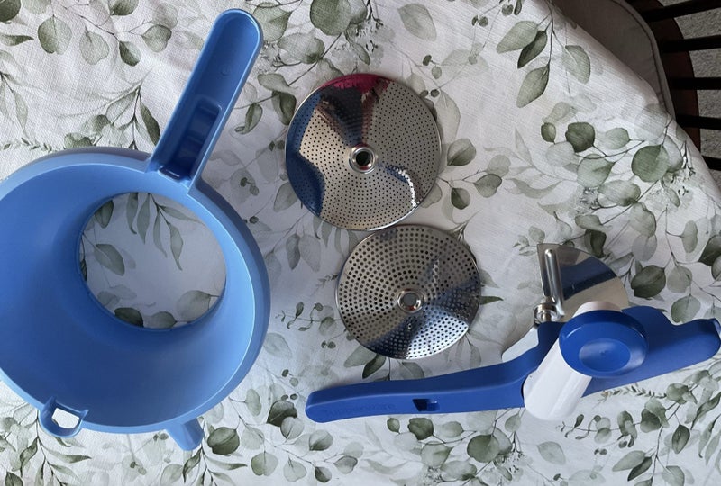Tupperware Mouli/Food Mill Colander Puree Baby Food Hand Processor Masher Blue62863216064898111