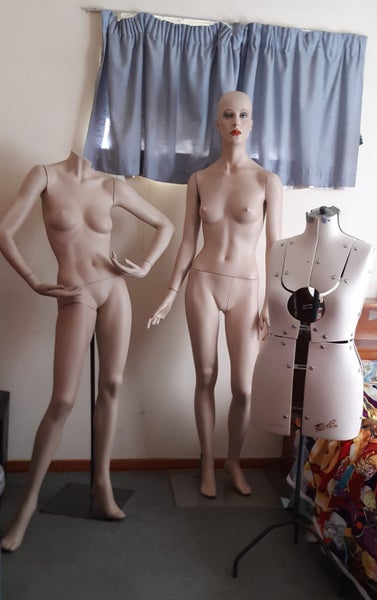 Mannequins x 3 Carousel 1