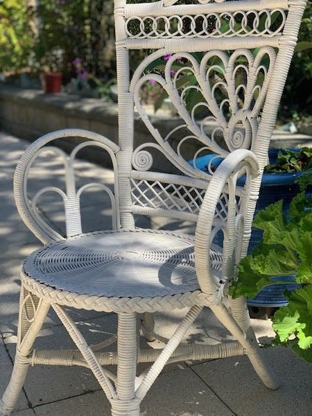 white wicker chair circa 190062854316686466112