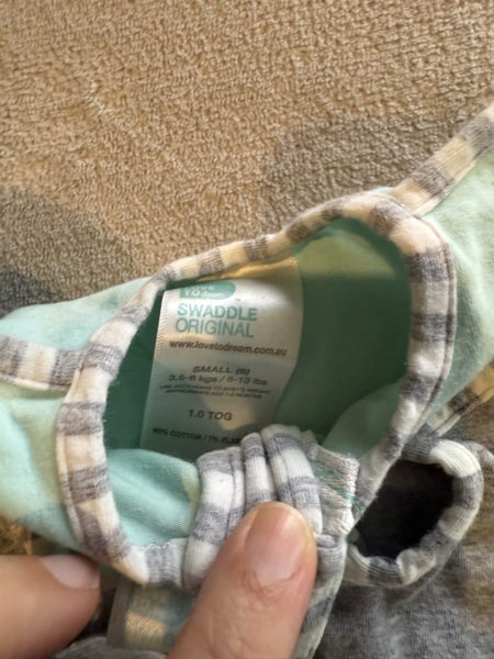 Love to dream x 4 size small Carousel 1