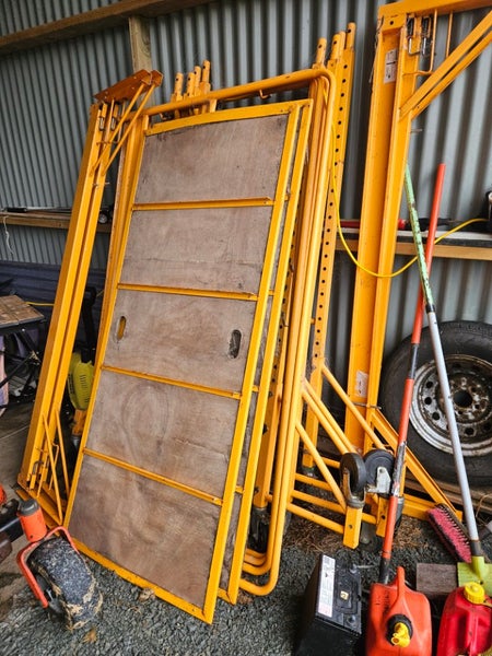 Portable Scaffolding x 2 sets Carousel 2