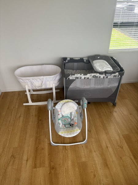 Baby items —$1 reserve Carousel 1