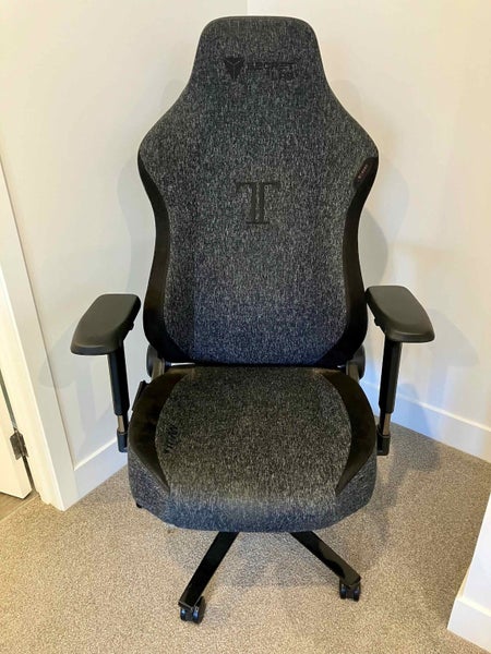 Secret Lab Titan 2020 Gaming Chair Carousel 1