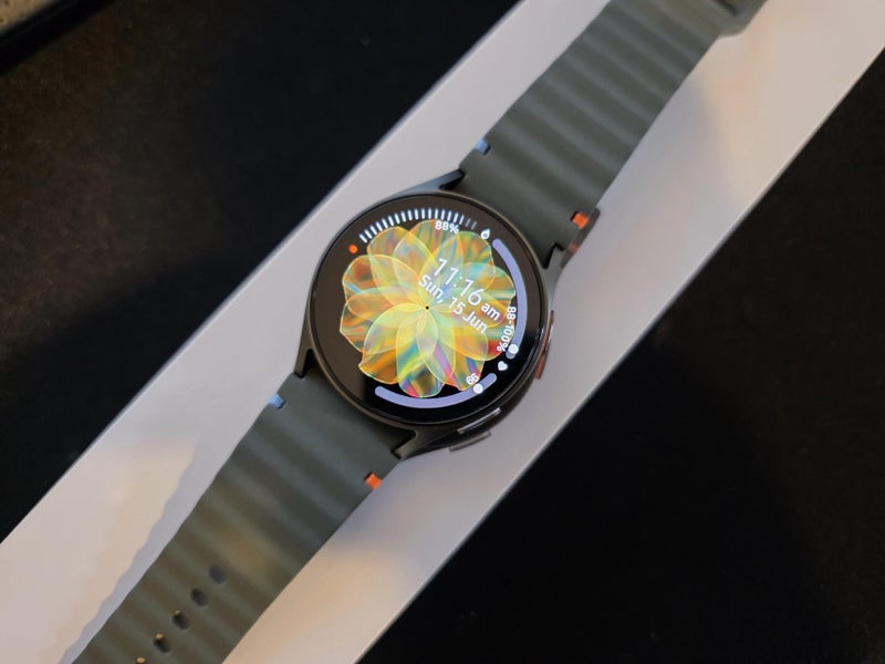Samsung Galaxy Watch7 40mm - Khaki Bluetooth Carousel 1