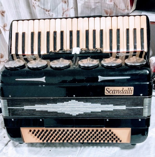 Piano Accordion Carousel 1