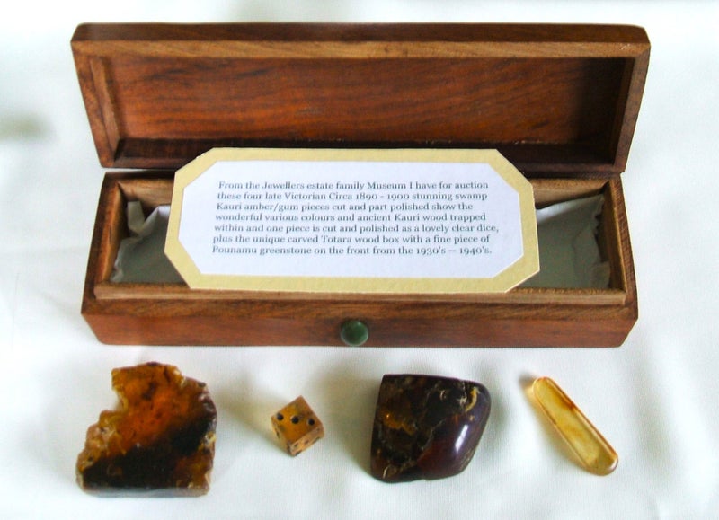 JEWELLERS ESTATE MUSEUM KAURI AMBER/GUM SAMPLES 4x LOVELY PIECES PLUS TOARA BOX Carousel 1