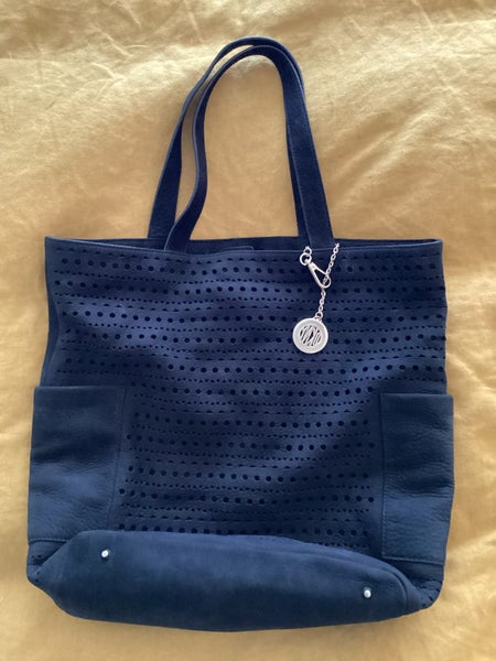 DKNY black handbag/tote628632211055391110