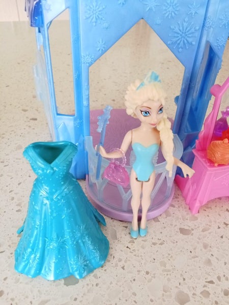 Disney Princess MagiClip Elsa with Castle Carousel 4