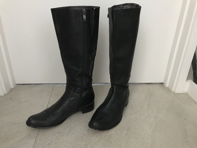 Womens Knee length boots Carousel 1
