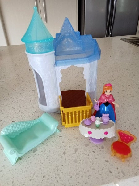 Disney Princess MagiClip Anna with Castle Carousel 2