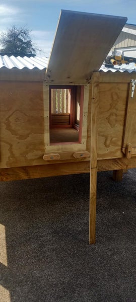 3 bay dog kennels and runs.63003996560771112