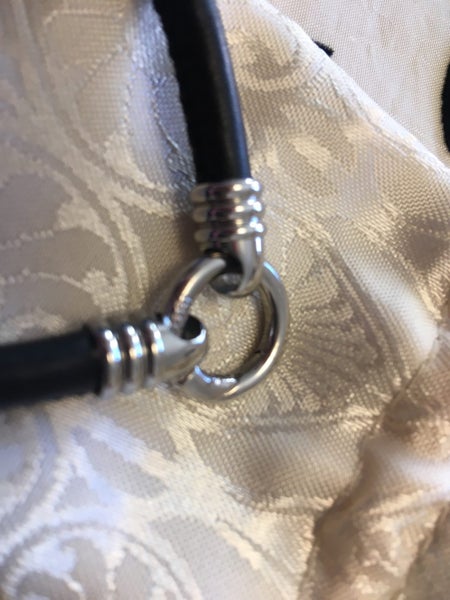 KAGI Rare Leather Bangle Carousel 3