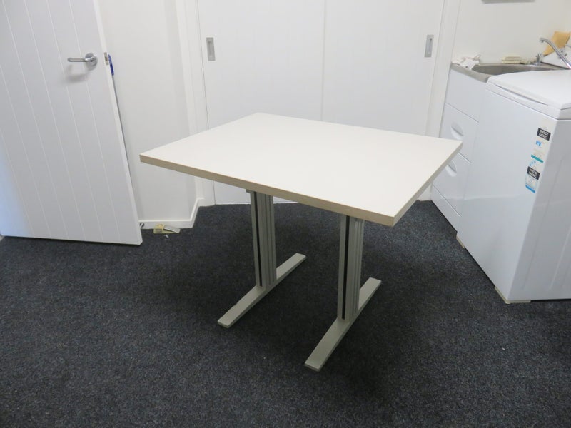 Steel table/desk Carousel 1
