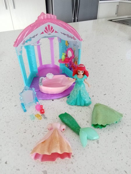 Disney Princess MagiClip Ariel with Castle Carousel 1