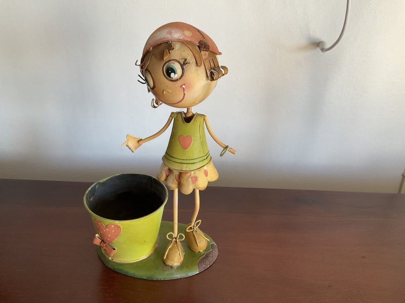 Garden art tin people62863214681985114