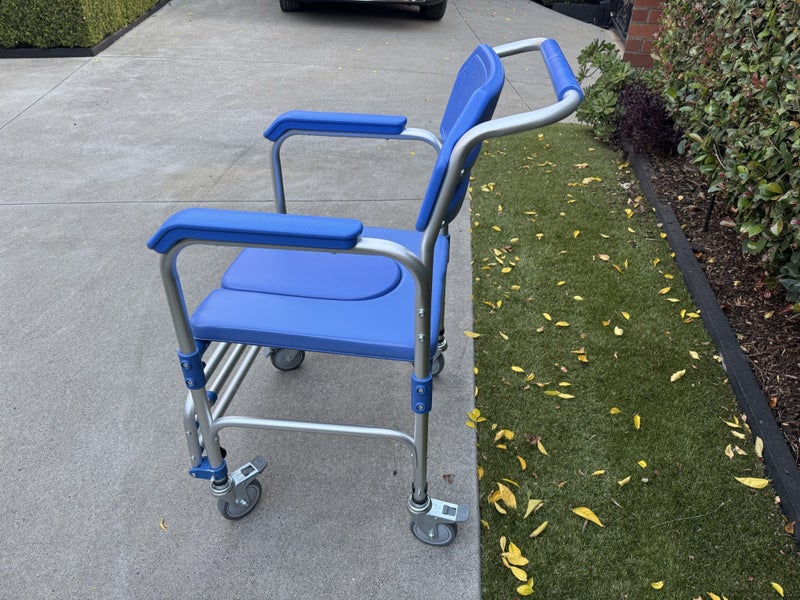 Shower wheelchair/commode wheelchair Carousel 2