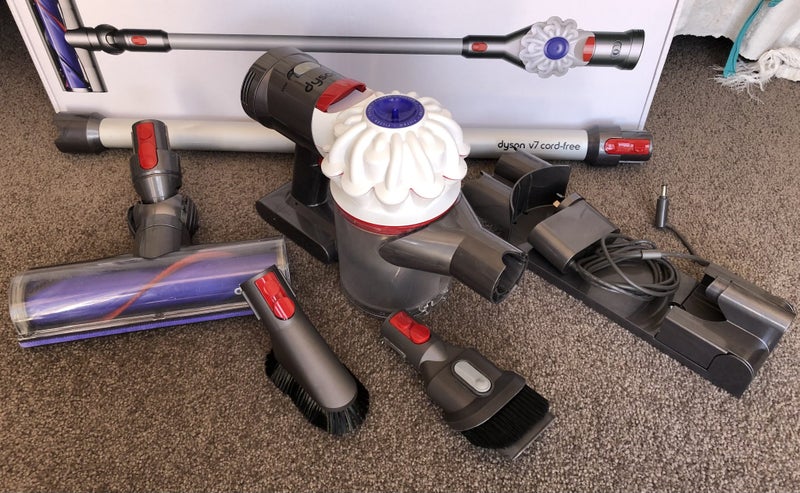 Dyson V7 cordless vacuum cleaner Carousel 2