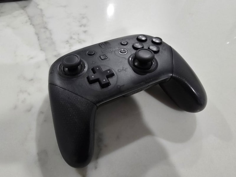 Nintendo Switch Limited Edition + Pro Controller & Hardcase Carousel 4