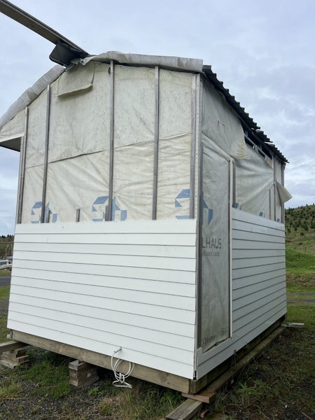 $1 RESERVE - 4.1m x 3.1m Cabin / Office / Shed Carousel 2