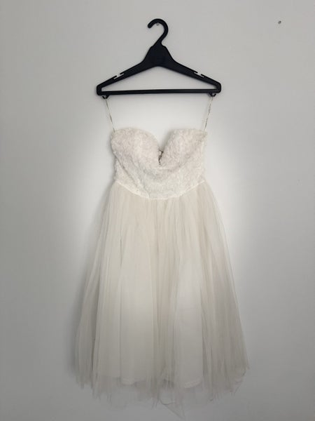 White mid-length strapless dress Carousel 1
