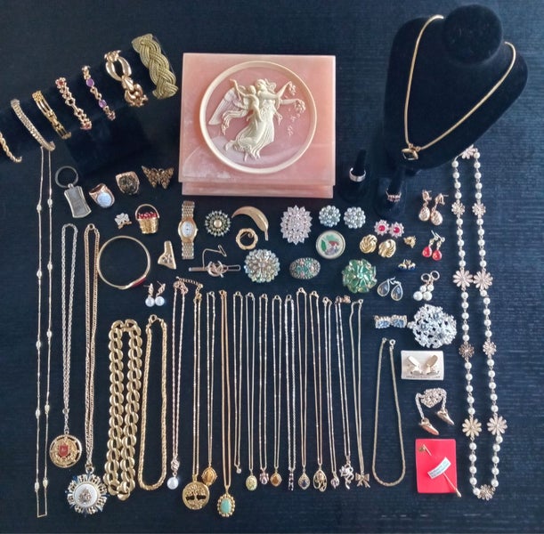 ESTATE SALE - VINTAGE & ANTIQUE JEWELLERY Carousel 1