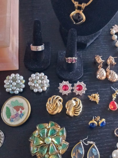 ESTATE SALE - VINTAGE & ANTIQUE JEWELLERY Carousel 20