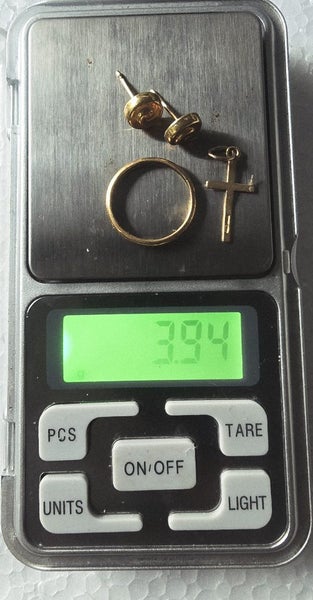 $1 Res.22ct ring 18ct Earrings and Pendant Carousel 1