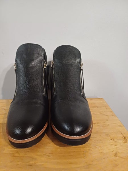 Black size 7 boots Carousel 2