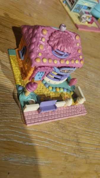 Vintage polly pocket icecream shop Carousel 3