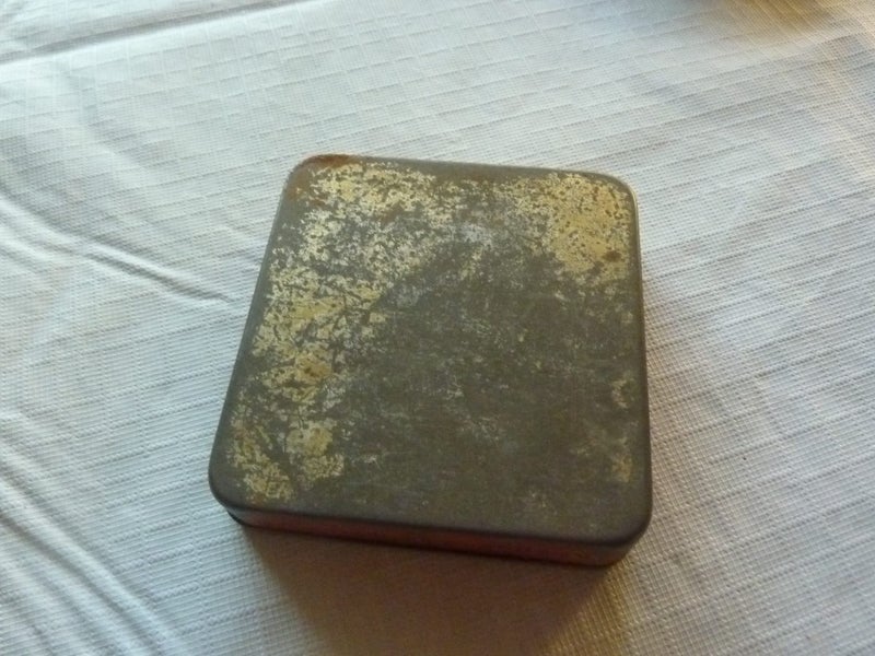 Vintage "The Three Castles" cork tobacco tin Carousel 3
