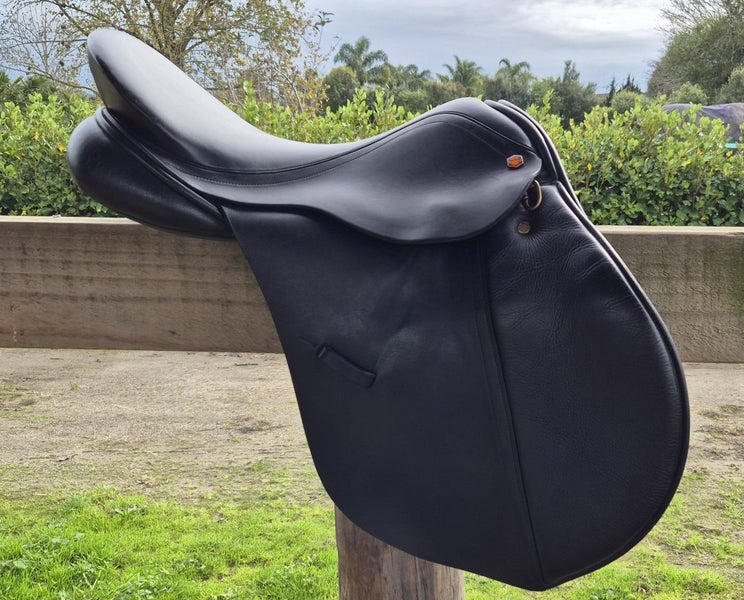 Albion GP Saddle 17.5"628647418316811113