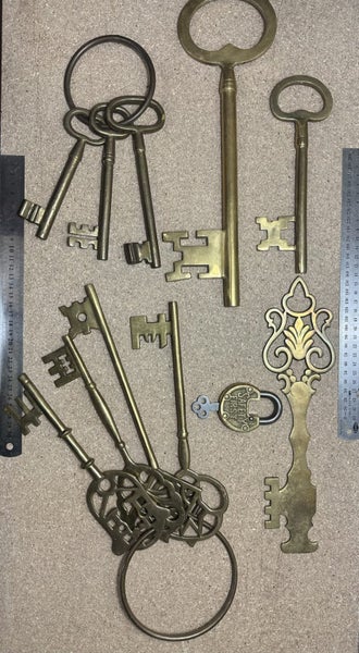 $1 reserve. Very large set of 4 vintage brass skeleton keys./ castle keys. Carousel 12