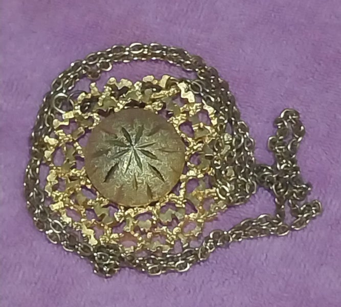 Vintage goldtone necklace stamped 1572 Carousel 2