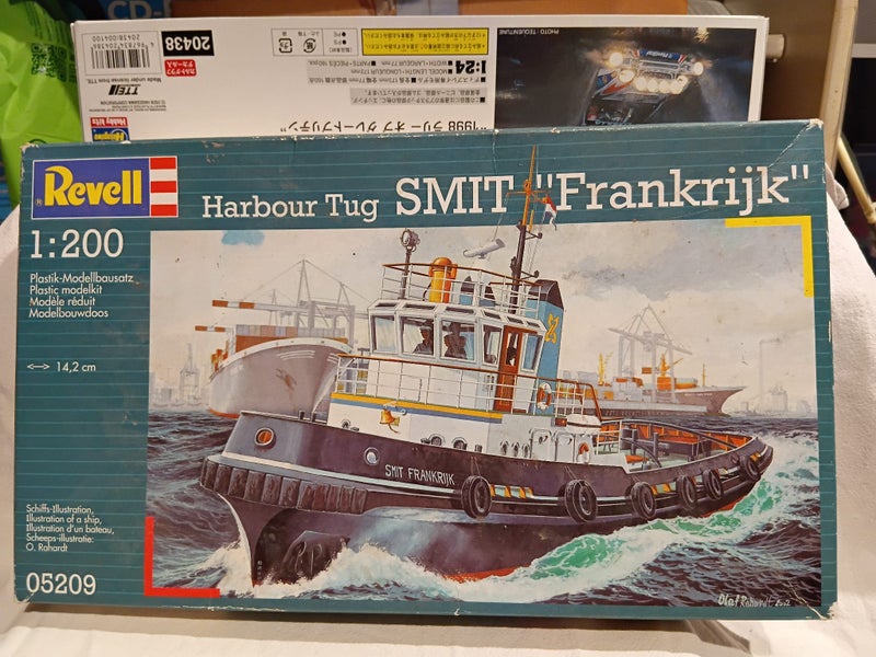 Revell 1/200 Harbour Tug SMIT "Frankrijk" Carousel 1
