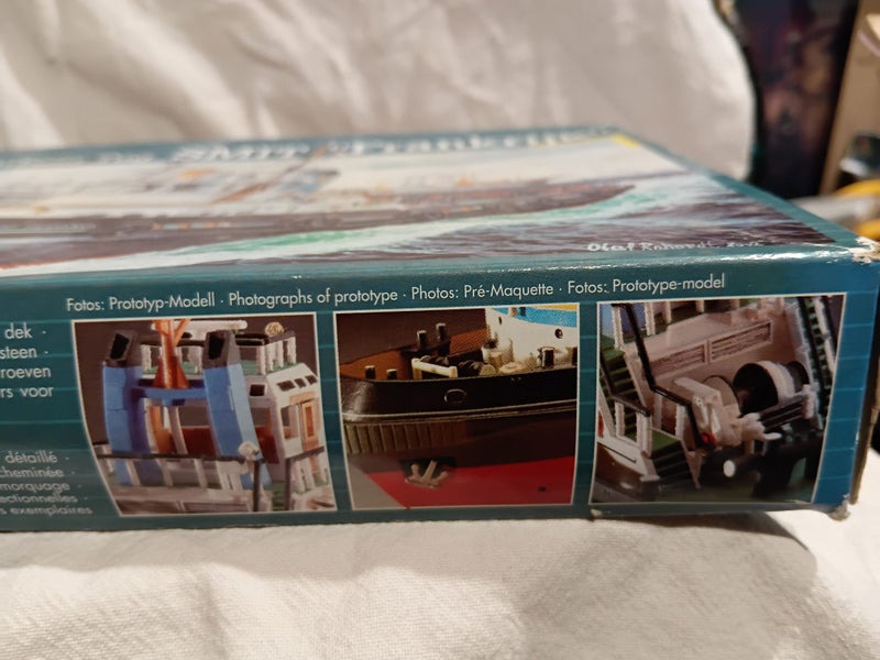Revell 1/200 Harbour Tug SMIT "Frankrijk" Carousel 2
