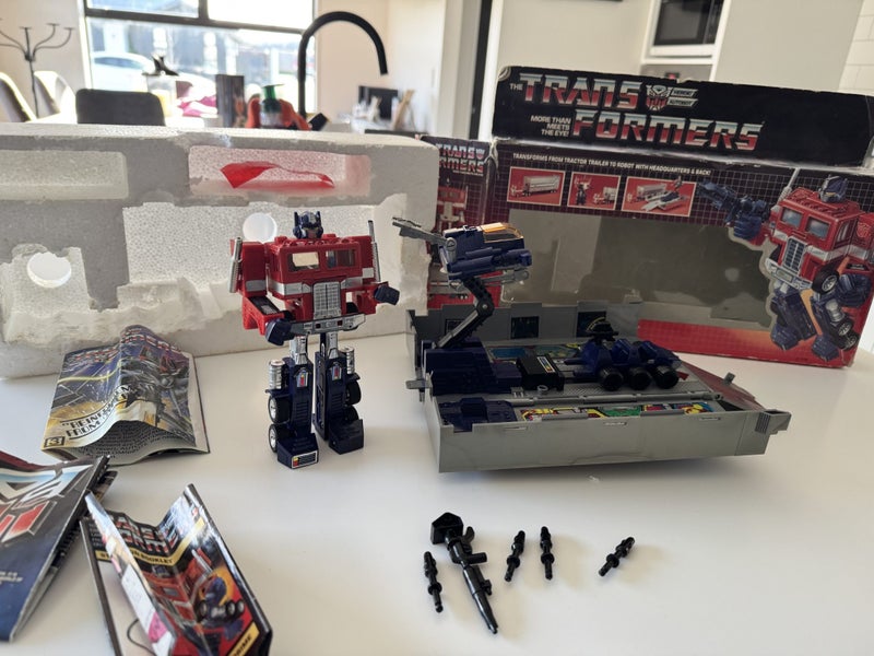 Boxed Transformer Optimus Prime G1 1984 Carousel 2
