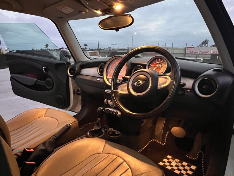 2009 MINI One62867853636739111