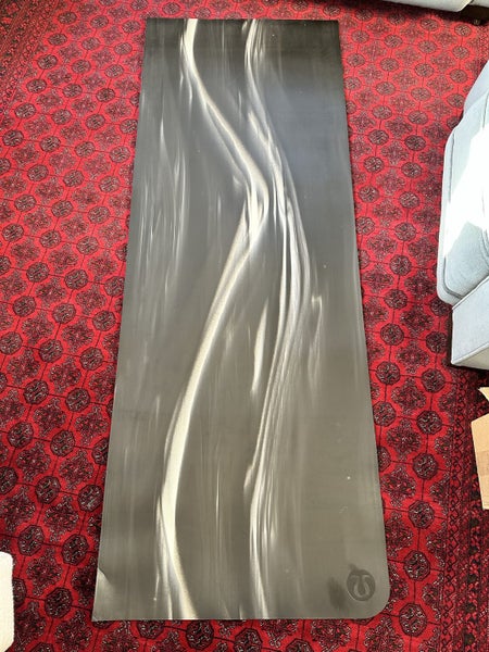 Lululemon yoga mat Carousel 1