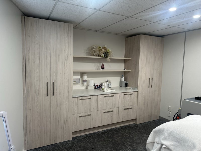 Cabinetry - immaculate Carousel 1