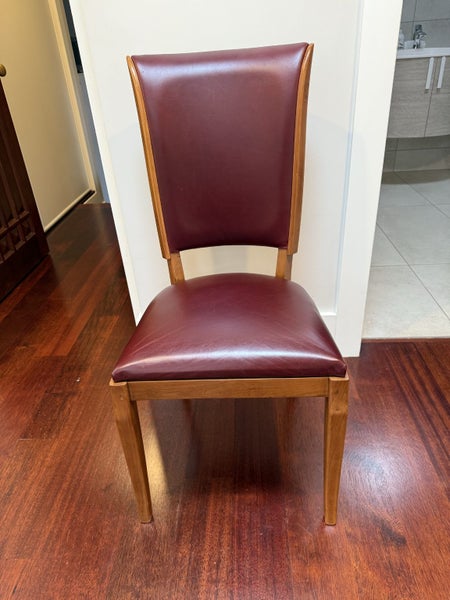 Dining table & 8 Chairs.62854316152579113