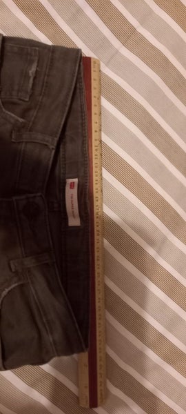 Girls red tab levi Carousel 3
