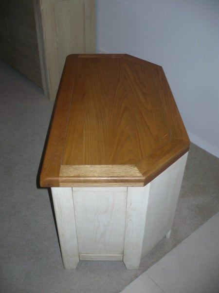 T.V. CABINET62863229981059111